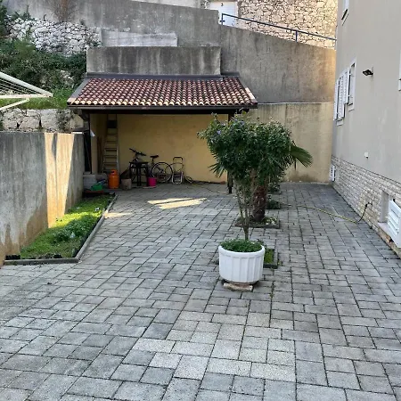 Apartments Girl Novi Vinodolski Exterior photo