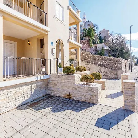 Apartments Girl Novi Vinodolski Exterior photo