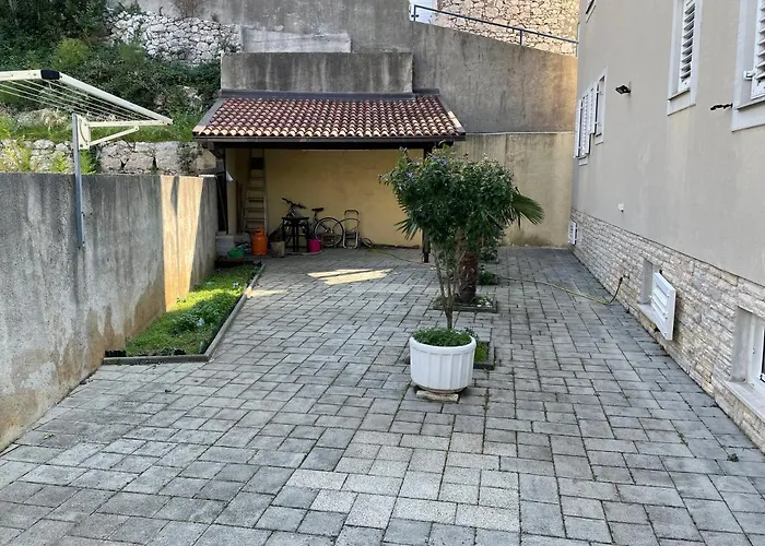 Apartments Girl